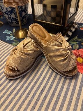 NWT-Antonio Melani - size 8 - never worn - Callie raffia slides